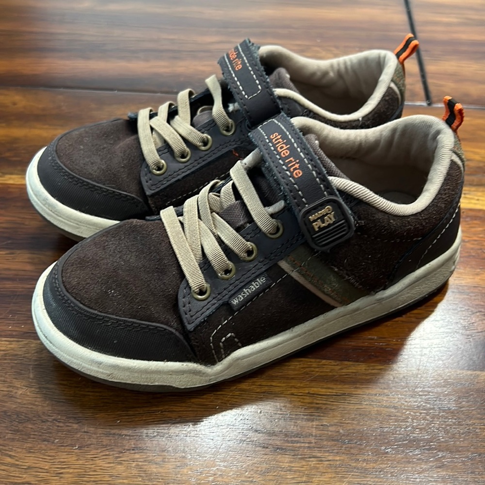 Stride rite brown leather sneaker shoe 11w wide